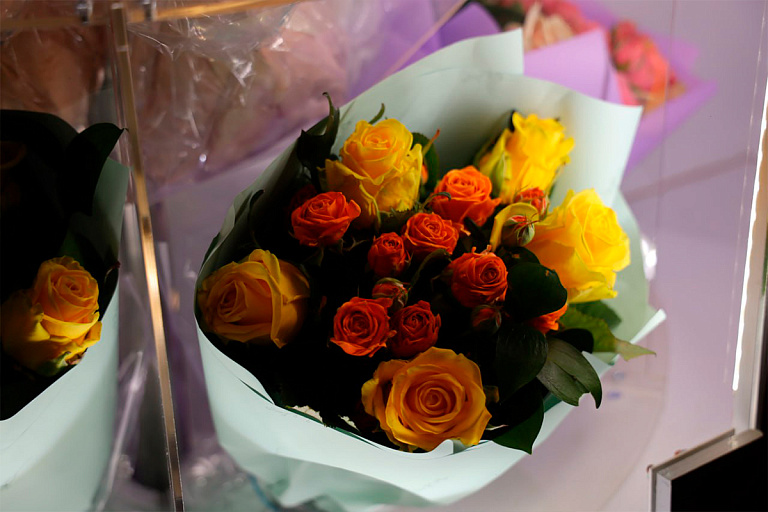 У менскім метро ўсталявалі першы аўтамат з жывымі кветкамі – што па коштах