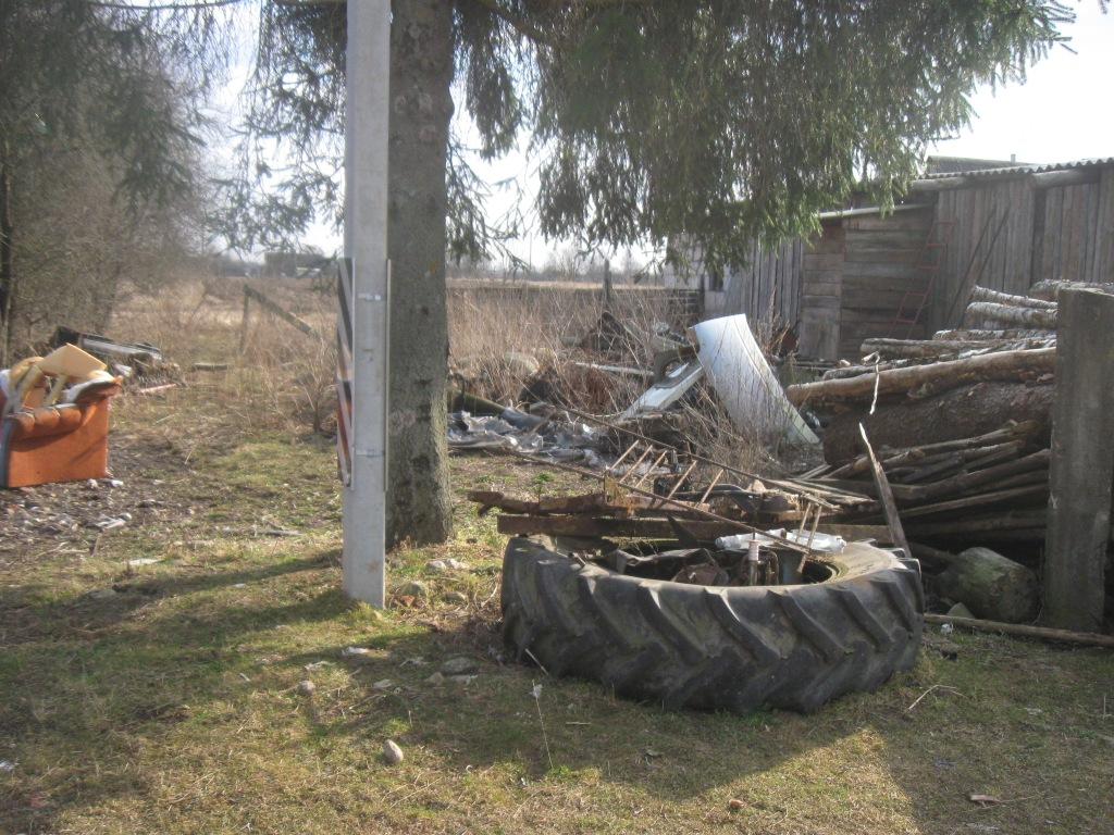 Многія падворкі ў Семянцове, Ржаўцы і Верхнім Крывіне — захламленыя