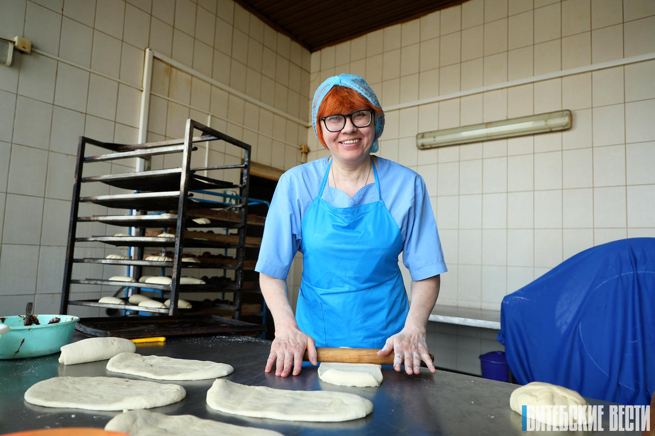 Вопреки слухам о закрытии: Бешенковичский хлебозавод запустил новую печь и разрабатывает новые рецептуры