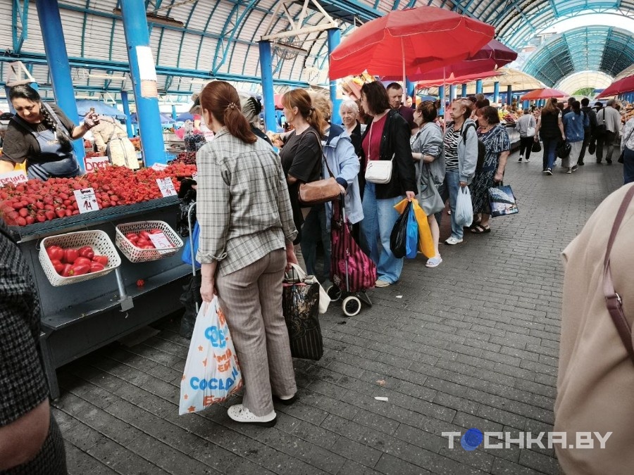 Абрикосы дешевле клубники: чем удивляет Комаровка в конце мая