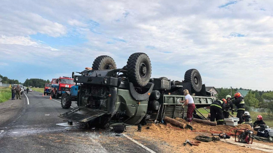 Ваенны МАЗ перакуліўся пад Асіповічамі: двое загінулі, 14 чалавек у бальніцы