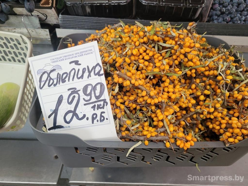 Журавіны па 9,9 рубля, баравікі – да 150. Што зараз прадаюць на Камароўцы
