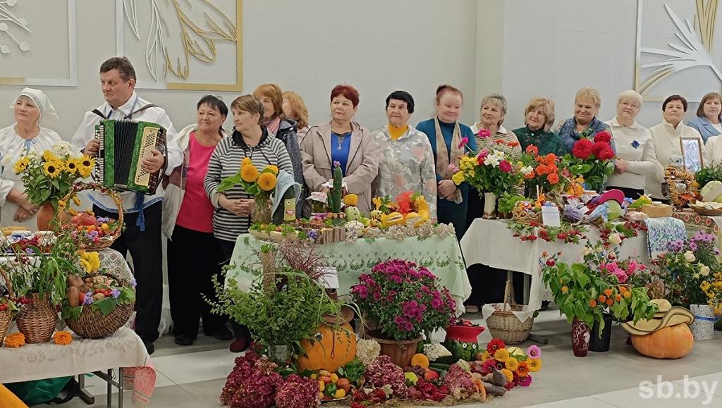 Гародніна-гігант і агурцовы кактус: у Бешанковічах прайшлі «Ветэранскія дажынкi»